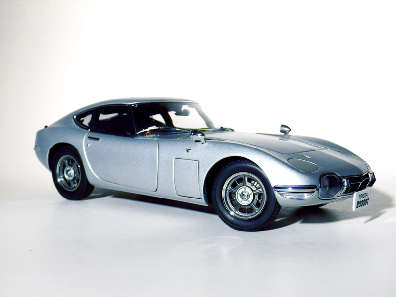Illustration for article titled LaLD Car Week 1:18 AutoArt Toyota 2000gt